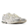 Zapatillas deportivas New Balance 1906R silver metalic con sea salt y new spruce mujer