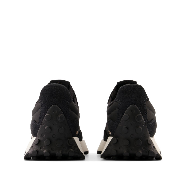 Sabatilles urban New Balance 327 black amb sea salt dona - Querol online