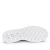 Zapatillas urban Levi's avenue totalmente blancas con etiqueta roja