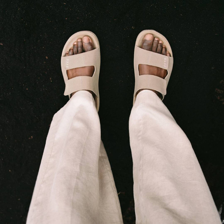 Sandàlies planes VEJA etna suede taupe almond dona - Querol online