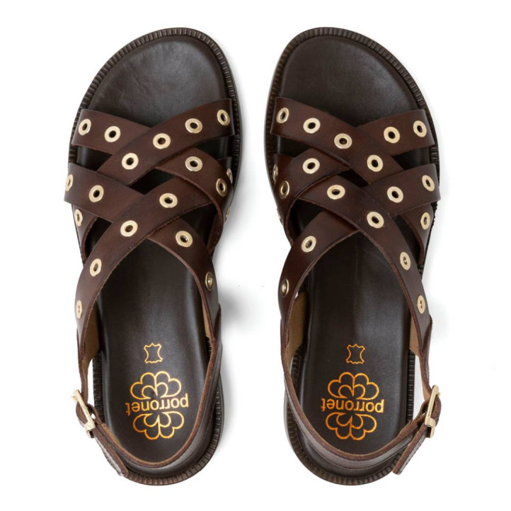 Sandalias planas Porronet chloe moka con tiras cruzadas y tachuelas de piel - Querol online
