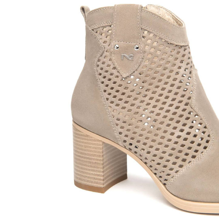 Botines tacón Nero Giardini arena de ante con diseño calado - Querol online