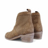 Botins de taló Alpe nelly marrons amb ante perforat i tatxes platejades