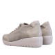 Zapatillas cuña Treintas beige estilo calcetín con paneles tornasolados y cordones elásticos - Querol online