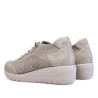Zapatillas cuña Treintas beige estilo calcetín con paneles tornasolados y cordones elásticos