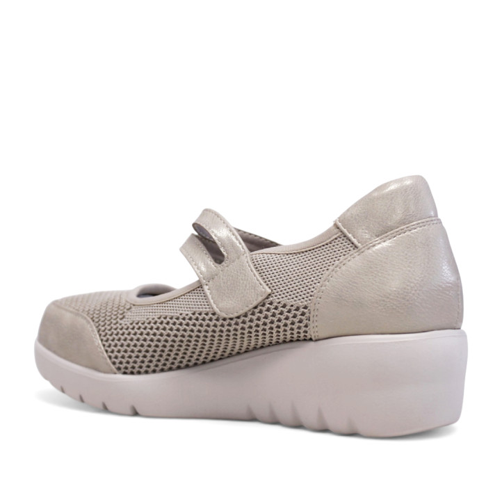 Zapatos cuña Treintas beige estilo mercedita con cierre de velcro y tejido de rejilla - Querol online