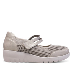 Zapatos cuña Treintas beige estilo mercedita con cierre de velcro y tejido de rejilla - Querol online