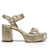 Sandàlies taló Corina daurades efecte metal·litzat amb textura de serp