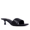 Sandalias tacón Querol negros efecto serpiete y estilo mule