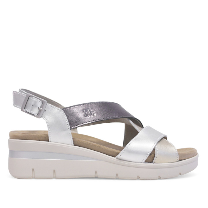 Sandalias cuña Treintas beige con tiras cruzadas metalizadas y cierre con hebilla - Querol online
