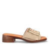 Sandalias planas Marila oza suede sand con hebilla decorativa