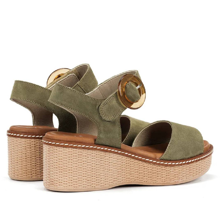 Sandalias cuña Fluchos nido verdes con hebilla efecto carey - Querol online