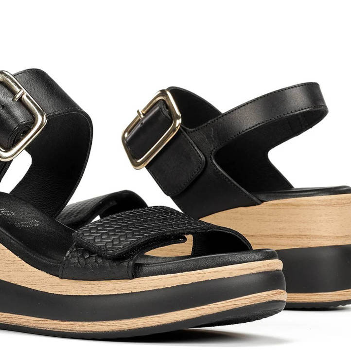 Sandalias cuña Fluchos prince negras con cierre de hebilla y velcro - Querol online