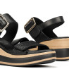 Sandalias cuña Fluchos prince negras con cierre de hebilla y velcro