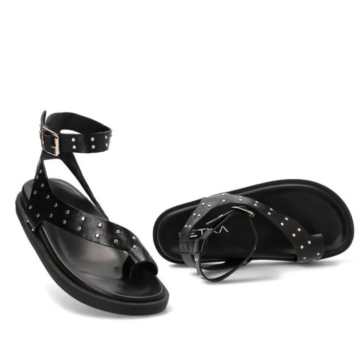 Sandalias planas Querol negras con tachulas y tiras al dedo y tobillo - Querol online