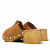 Sandalias tacón Redlove emi marrones con costura central y tachuelas