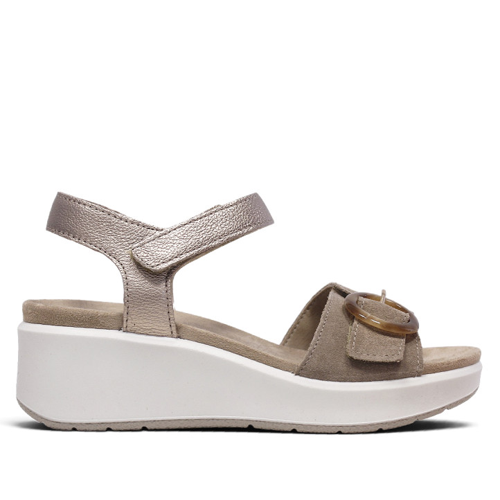 Sandalias cuña Imac taupe y metalizadas con hebilla carey y cierre con velcro - Querol online