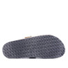 Zuecos Stay taupe con hebilla lateral y suela efecto corcho