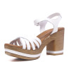 Sandalias tacón Redlove aya blancas con tiras cruzadas y suela de madera con detalle blanco
