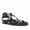 Sandalias planas BB Up negras con tiras cruzadas y tachuelas redondas doradas