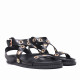 Sandalias planas BB Up negras con tiras cruzadas y tachuelas redondas doradas - Querol online