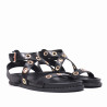Sandalias planas BB Up negras con tiras cruzadas y tachuelas redondas doradas