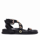 Sandalias planas BB Up negras con tiras cruzadas y tachuelas redondas doradas - Querol online