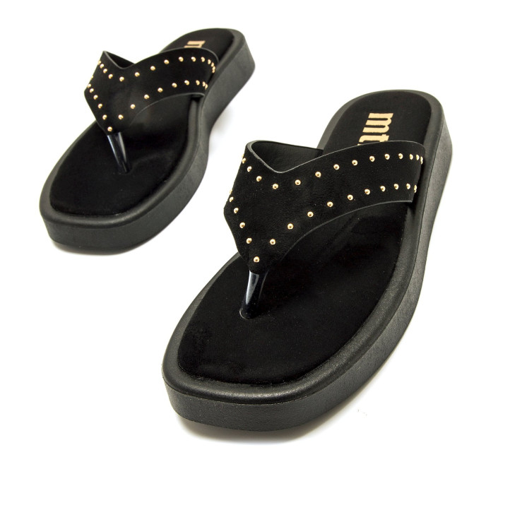 Sandalias planas Mustang maby negras esclava en v y tachuelas doradas - Querol online