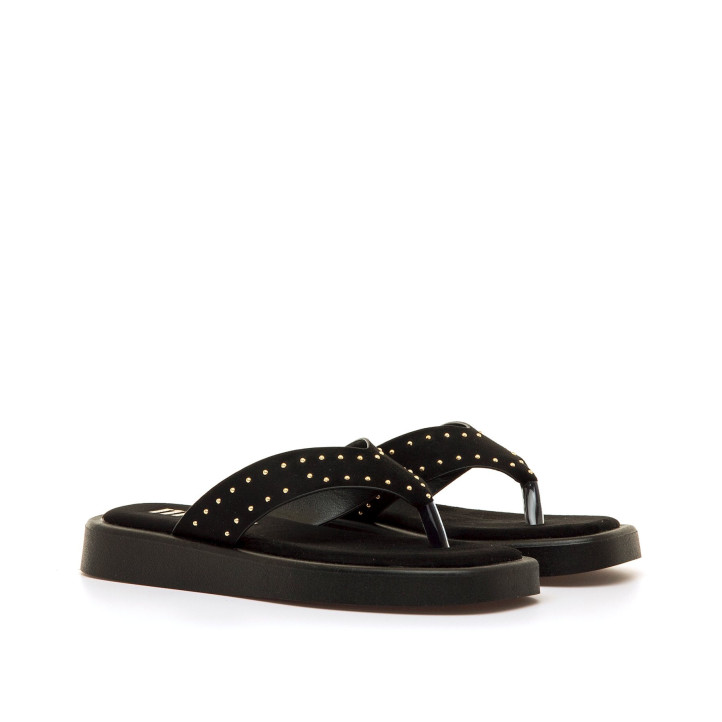 Sandalias planas Mustang maby negras esclava en v y tachuelas doradas - Querol online