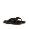 Sandalias planas Mustang maby negras esclava en v y tachuelas doradas