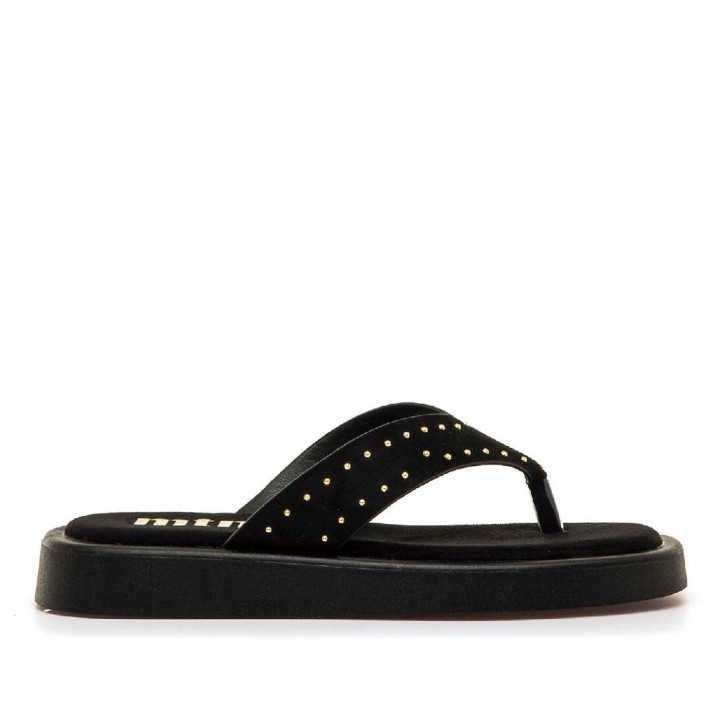 Sandalias planas Mustang maby negras esclava en v y tachuelas doradas - Querol online