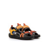 sandalias Mustang treck con detalles naranjas, amarillos y azules