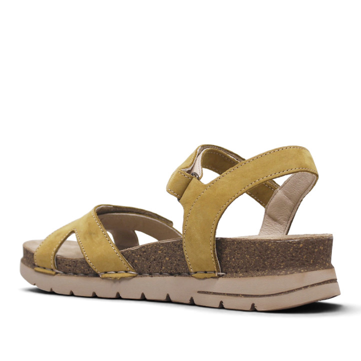 Sandalias cuña Walk & Fly amarillas con tiras cruzadas con velcro - Querol online