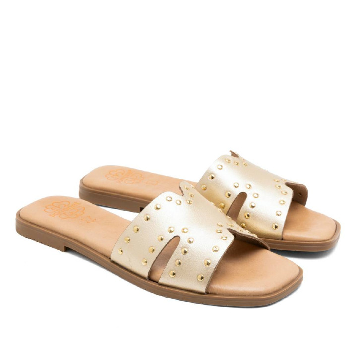 SANDALIA PLANA DE PIEL CON TACHUELAS BECCA ORO PORRONET - Querol online
