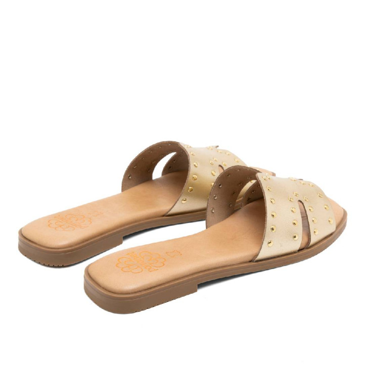 SANDALIA PLANA DE PIEL CON TACHUELAS BECCA ORO PORRONET - Querol online