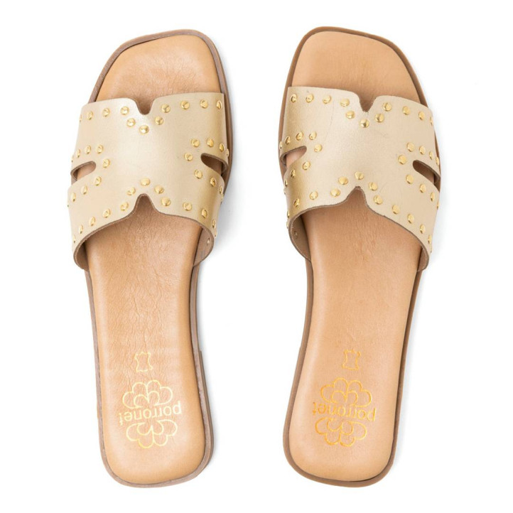 SANDALIA PLANA DE PIEL CON TACHUELAS BECCA ORO PORRONET - Querol online