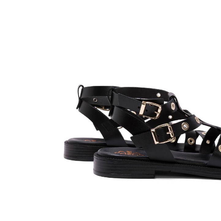 SANDALIA PLANA DE PIEL TACHUELAS CHLOE NEGRO PORRONET - Querol online