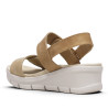 Sandalias cuña Amarpies tostadas con triple velcro y tiras elásticas