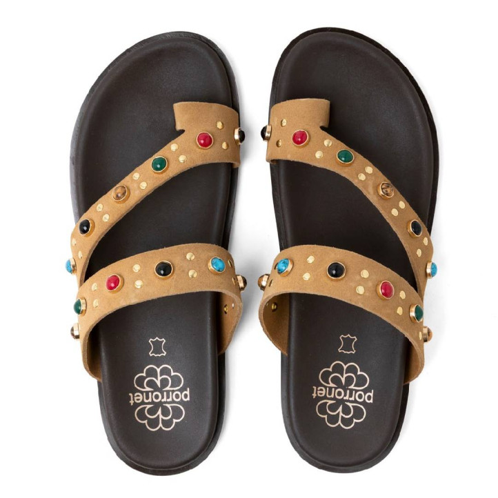 SANDALIA PLANA DE PIEL TACHUELAS HANNAH CAMEL PORRONET - Querol online