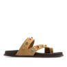 SANDALIA PLANA DE PIEL TACHUELAS HANNAH CAMEL PORRONET