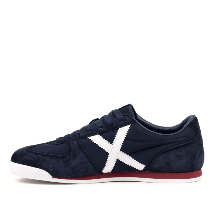 Zapatillas deportivas Munich stereo 02 azul marino con detalles blancos y rojos - Querol online