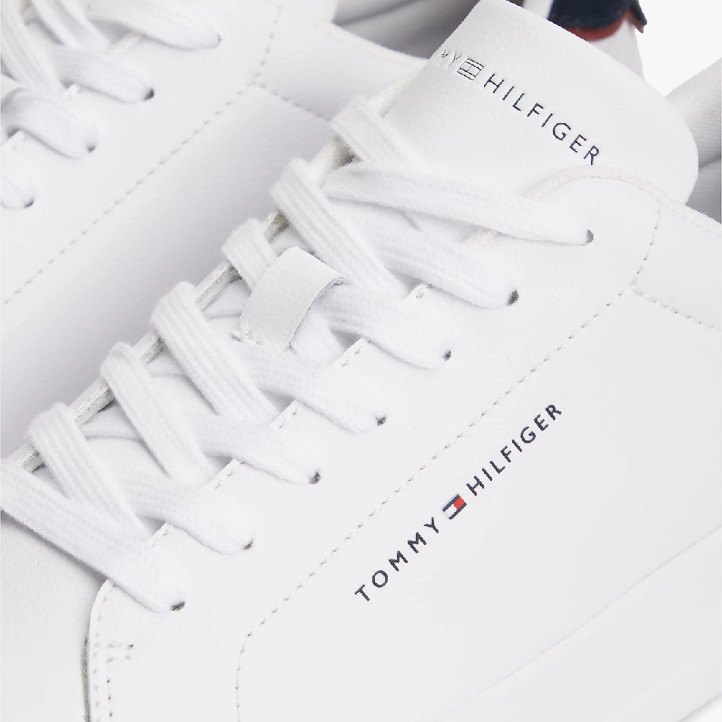 Zapatillas deportivas Tommy Hilfiger white con navy blue y brown de piel con logo - Querol online