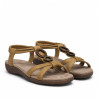 Sandalias planas Amarpies marrones con doble aplique de madera y pulsera elástica