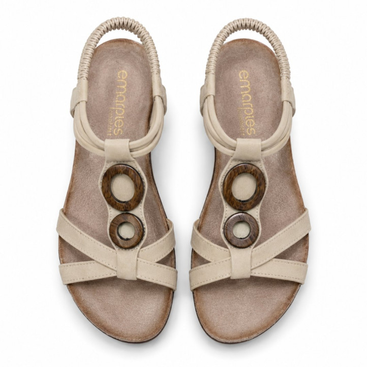 Sandalias planas Amarpies beige con doble aplique de madera y pulsera elástica - Querol online