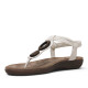 Sandalias planas Amarpies blancas con tira al dedo y aplique de madera - Querol online