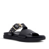 Sandalias planas Yokono morena negras con hebilla dorada y textura