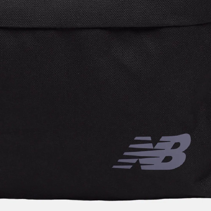Mochila New Balance Deportiva Negra con Bolsillo Frontal y Lateral - Querol online