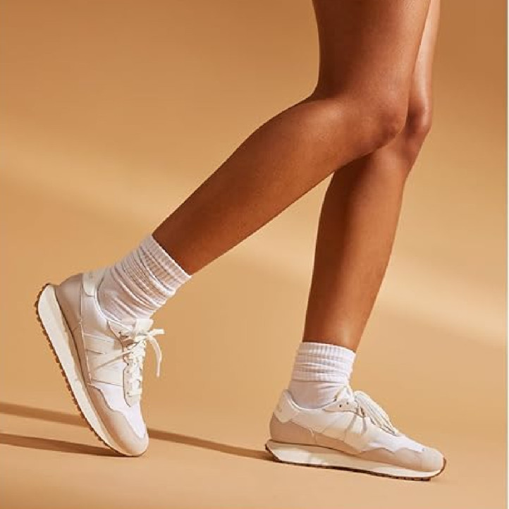 Sabatilles New Balance 237 de dona blanques i beix amb sola caramel - Querol online