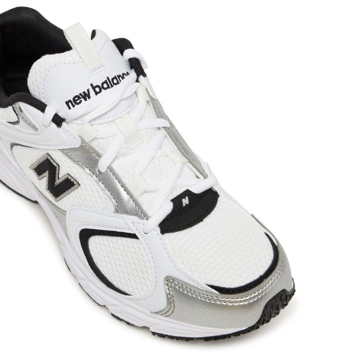 Zapatillas deportivas New Balance 408 blancas y plateadas con detalles negros - Querol online