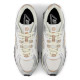 Sabatilles esportives New Balance 204L blanques i platejades amb detalls beix per a dona - Querol online
